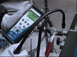 Equipamento de inspeção por ultrassom do material institucional