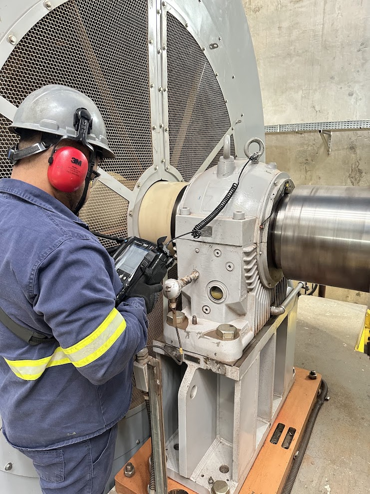 Coleta de vibração em equipamento industrial